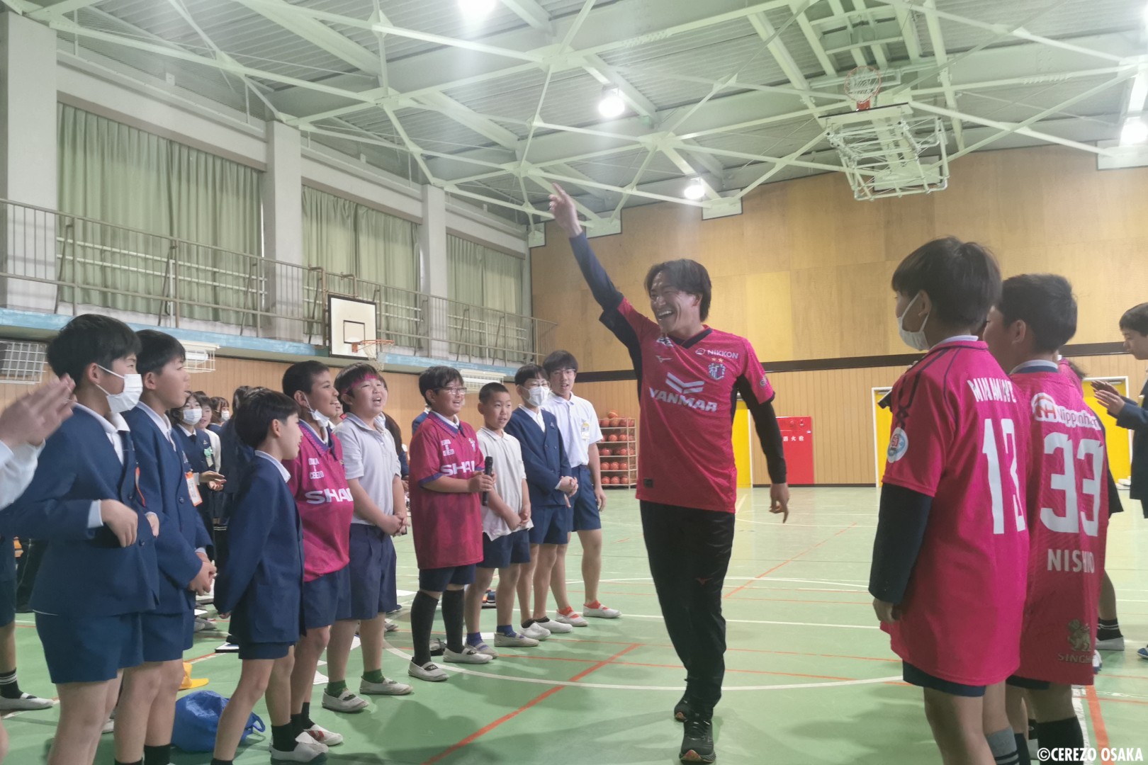 登里 享平選手が母校の東大阪市立孔舎衙東小学校でHANASAKA授業を実施